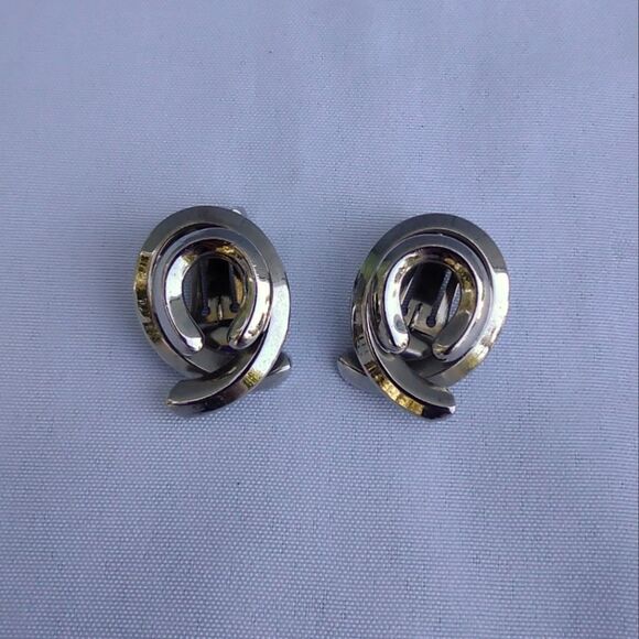 ALICE Silver Tone Swirl Clip On Earrings - Picture 1 of 7